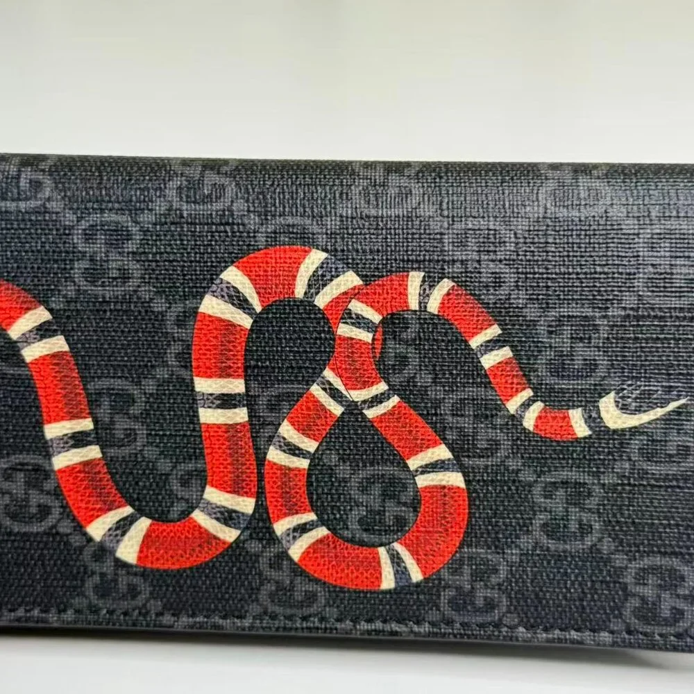 Gucci GG Logo Supreme Wallet with Iconic Red Snake Design - Picture 8 of 9